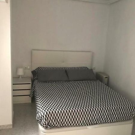 Modern Beach Apartment Торрев'єха Екстер'єр фото