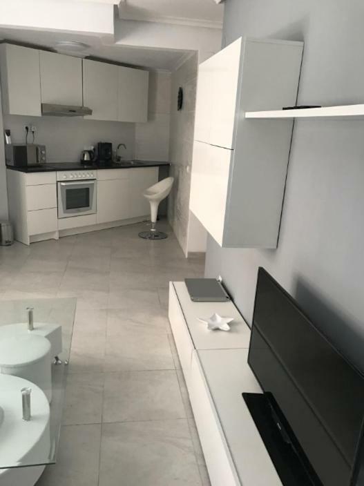 Modern Beach Apartment Торрев'єха Екстер'єр фото
